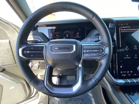 Used 2025 GMC Yukon XL Denali image 26