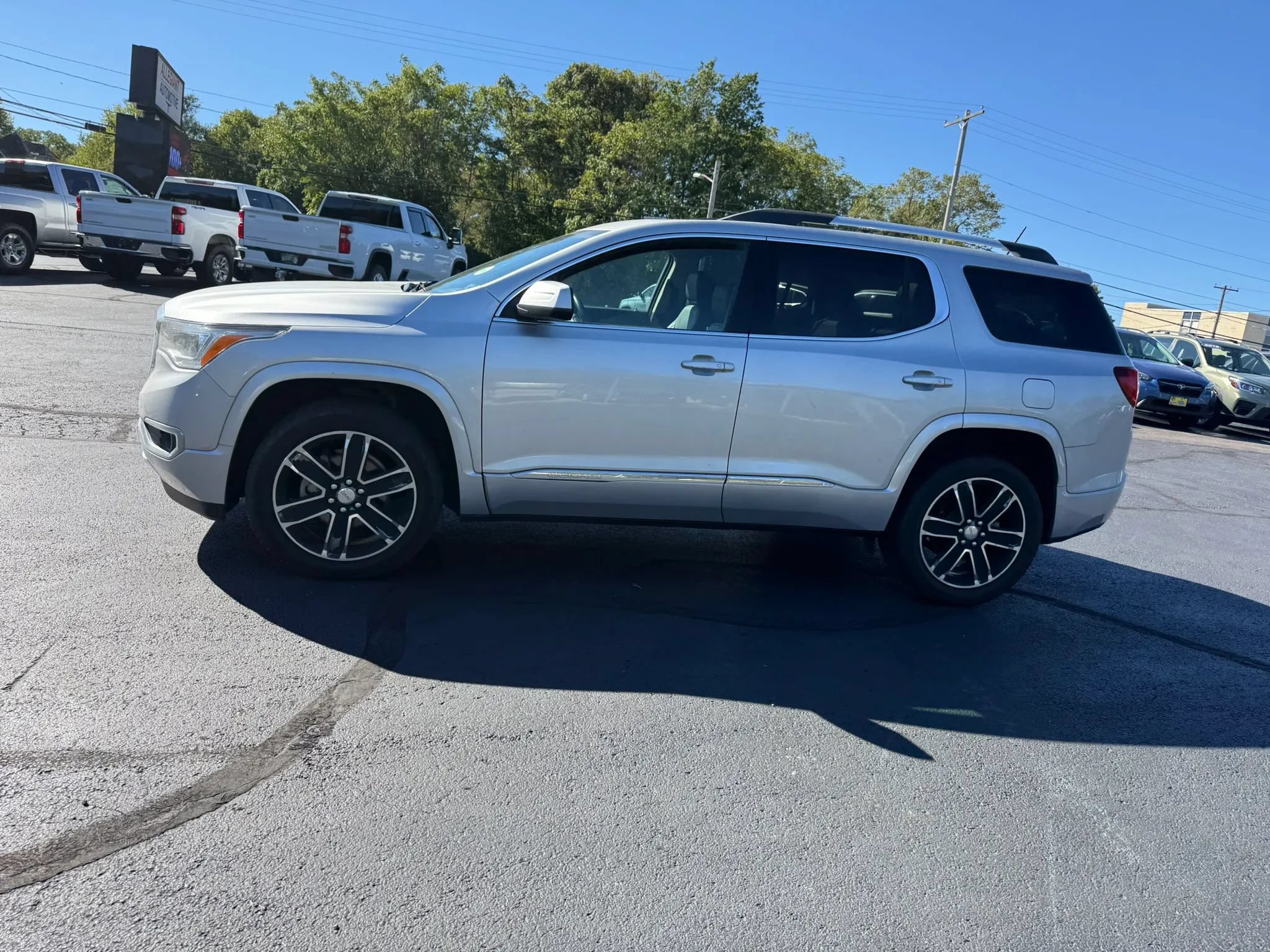 Used 2019 GMC Acadia Denali w/ Technology Package AWD/4WD image 4