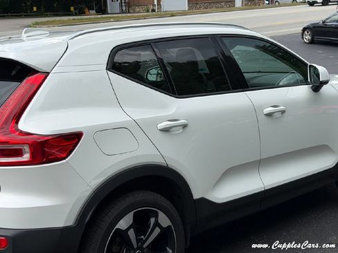 Used 2022 Volvo XC40 T5 Momentum w/ Premium Package AWD/4WD image 34