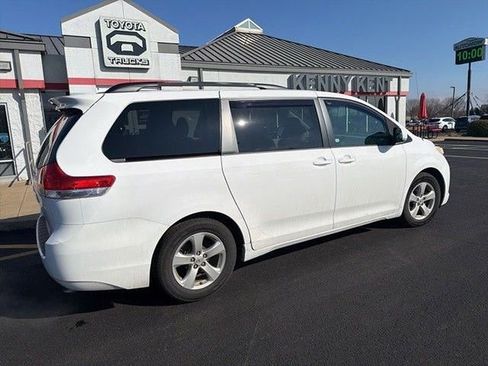 Used 2013 Toyota Sienna LE w/ Towing Pkg FWD image 11