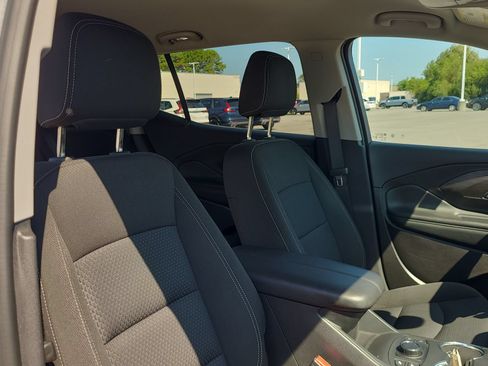 Used 2024 GMC Terrain SLE w/ Driver Convenience Package FWD image 17