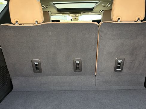 Used 2023 Chevrolet Tahoe Premier w/ Advanced Technology Package image 9