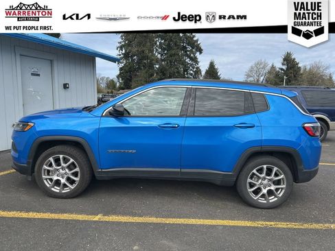 Used 2022 Jeep Compass Latitude w/ Sun and Sound Group AWD/4WD image 4