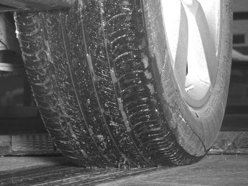 Used 2020 Land Rover Defender 110 First Edition image 40