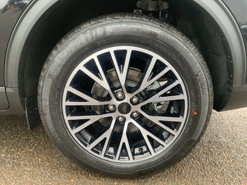 New 2025 Ford Escape SE w/ Class II Trailer Tow Package image 9