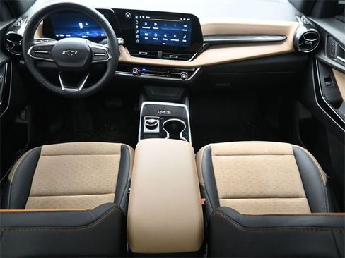 Used 2025 Chevrolet Equinox ACTIV w/ Safety and Technology Package image 9