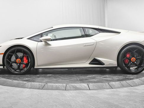 Used 2023 Lamborghini Huracan Tecnica image 4