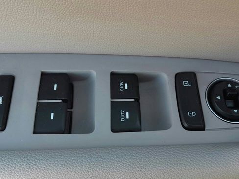 Used 2017 Hyundai Sonata Plug-In Hybrid image 16