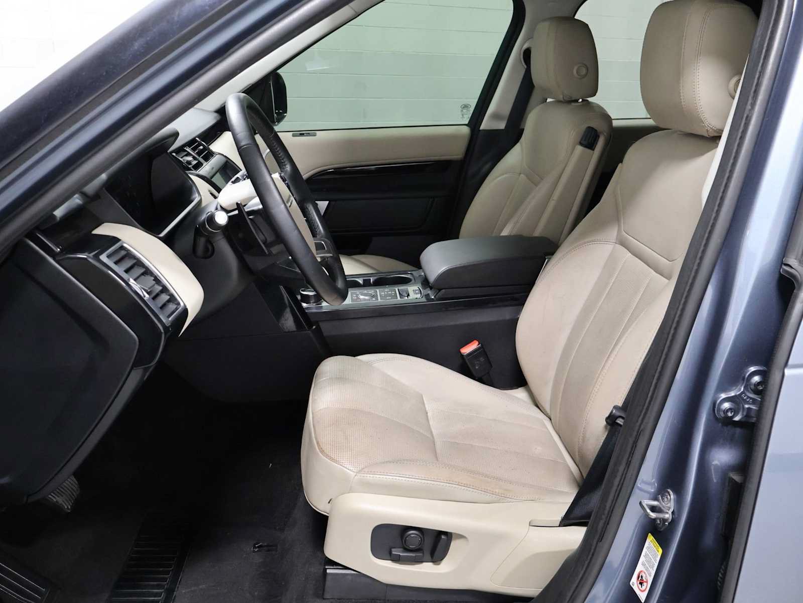 Used 2020 Land Rover Discovery SE AWD/4WD image 5