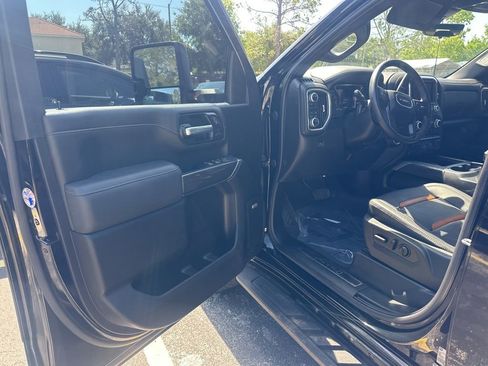Used 2022 GMC Sierra 2500 AT4 w/ AT4 Premium Plus Package AWD/4WD image 5