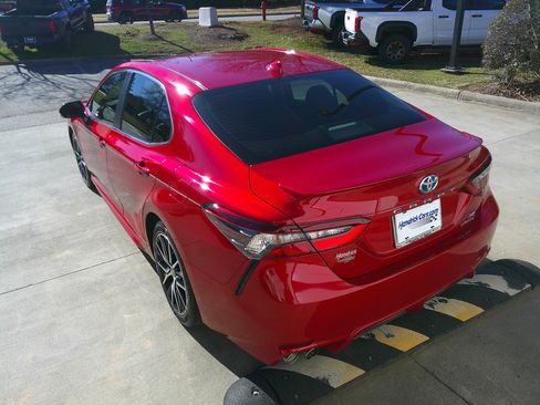 Used 2022 Toyota Camry SE image 10
