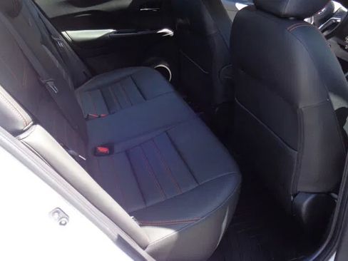 Used 2020 Nissan Kicks SR w/ SR Premium Package FWD image 10