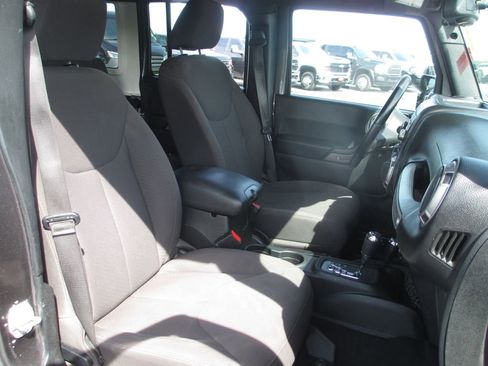 Used 2017 Jeep Wrangler Unlimited Sport AWD/4WD image 16