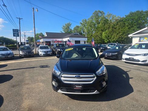 Used 2018 Ford Escape SE w/ Ford Safe & Smart Package FWD image 4