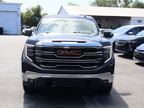 Used 2024 GMC Sierra 1500 SLT w/ SLT Premium Package AWD/4WD image 4