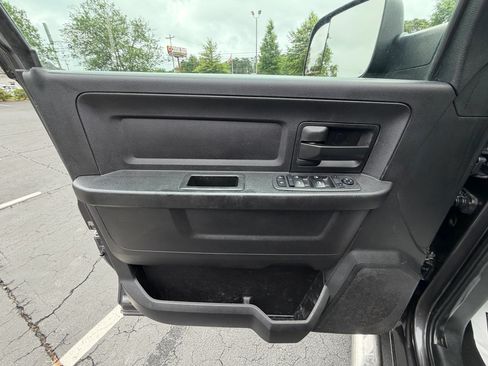 Used 2018 RAM 3500 Tradesman w/ Chrome Appearance Group AWD/4WD image 16