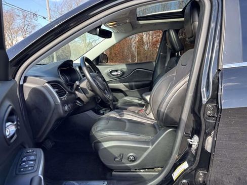 Used 2021 Jeep Cherokee Limited w/ Mopar Interior Package AWD/4WD image 3