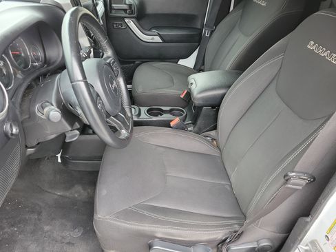 Used 2017 Jeep Wrangler Unlimited Sahara w/ Dual Top Group image 9