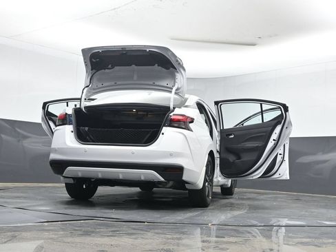 Used 2025 Nissan Versa SV w/ Trunk Package FWD image 30