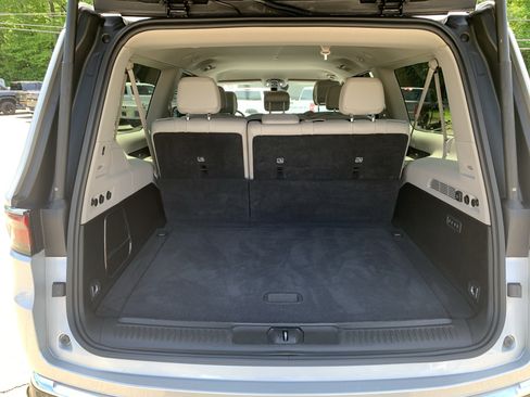 Used 2024 Jeep Wagoneer L Series II w/ Flexible Seating Group AWD/4WD image 49