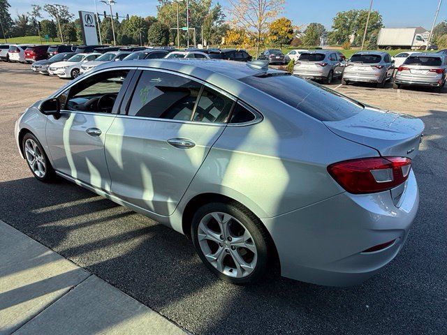 Used 2017 Chevrolet Cruze Premier FWD image 3