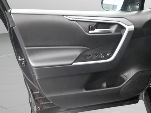 Certified 2025 Toyota RAV4 XLE image 31