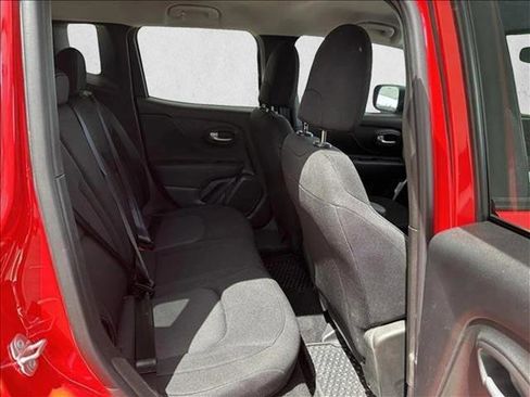 Used 2023 Jeep Renegade Latitude image 19