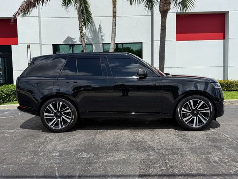 Used 2023 Land Rover Range Rover SE AWD/4WD image 2