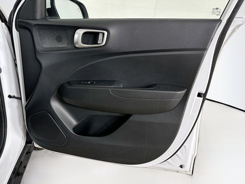 Used 2025 Hyundai Venue SEL image 31