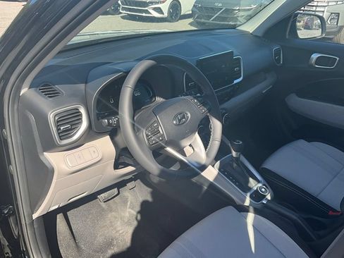 Used 2026 Hyundai Venue SEL FWD image 11