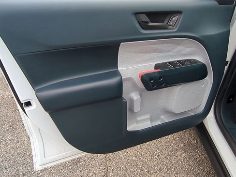 Used 2023 Ford Maverick XLT image 13