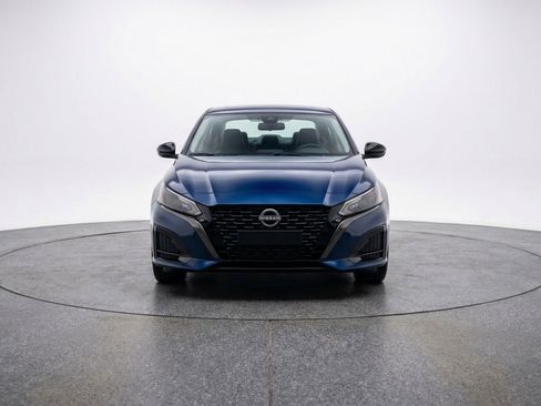 Used 2025 Nissan Altima 2.5 SV FWD image 2