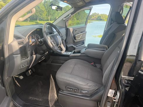 Used 2015 Nissan Titan SV w/ SV Value Truck Package RWD image 14