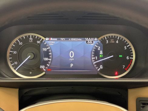 Used 2023 Land Rover Discovery Metropolitan Edition AWD/4WD image 18