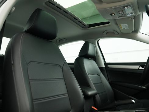 Used 2022 Volkswagen Passat 2.0T SE image 26