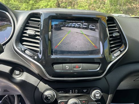 Certified 2019 Jeep Cherokee Limited AWD/4WD image 19