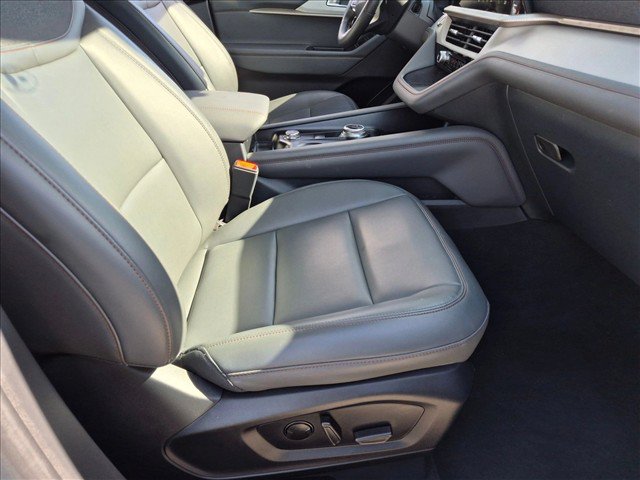Used 2025 Ford Explorer Active w/ Active Comfort Package RWD image 19