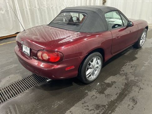 Used 2003 MAZDA MX-5 Miata Base image 3