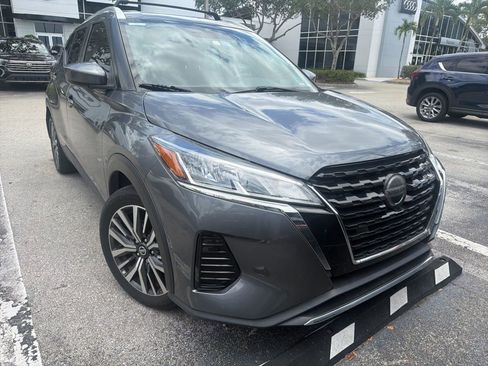 Used 2021 Nissan Kicks SV FWD image 1
