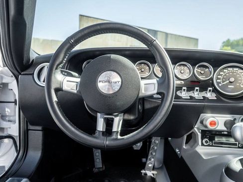 Used 2005 Ford GT RWD image 87