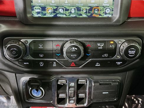 Used 2023 Jeep Wrangler Unlimited Rubicon AWD/4WD image 22
