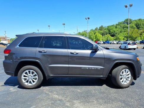 Used 2021 Jeep Grand Cherokee Laredo AWD/4WD image 2