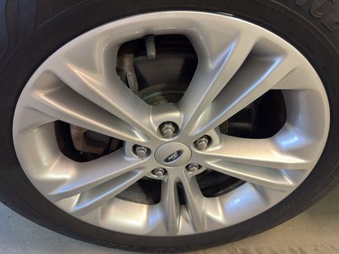 Used 2013 Ford Taurus SEL AWD/4WD image 33
