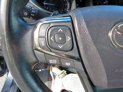 Used 2017 Toyota Avalon Limited image 24