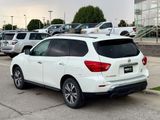 Used 2017 Nissan Pathfinder SV image 3