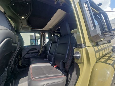 Used 2025 Jeep Wrangler Unlimited Rubicon AWD/4WD image 12