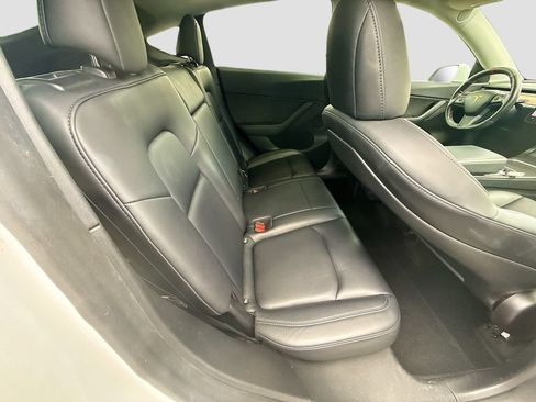 Used 2021 Tesla Model Y Long Range AWD/4WD image 25