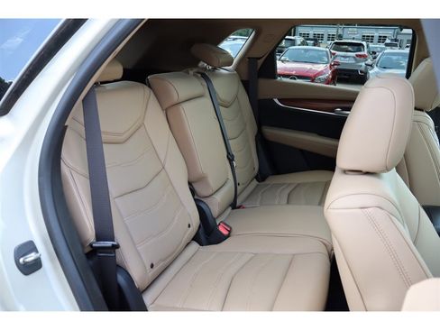 Used 2017 Cadillac XT5 Platinum AWD/4WD image 21