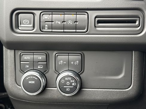 Used 2023 GMC Yukon SLT AWD/4WD image 19