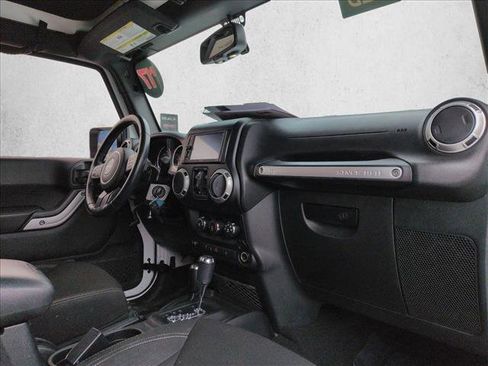 Used 2017 Jeep Wrangler Unlimited Sahara image 19